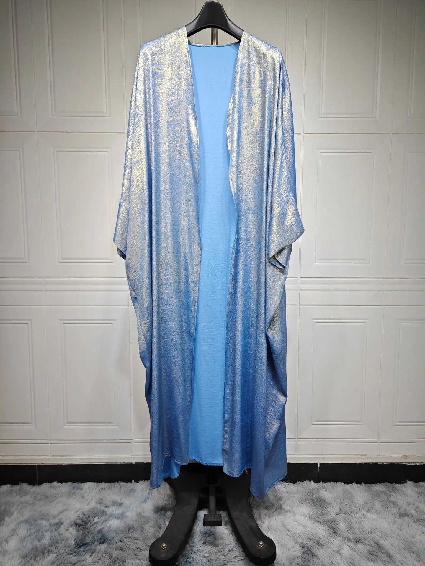 Caftan Satiné Moderne – Élégance Modeste et Raffinée