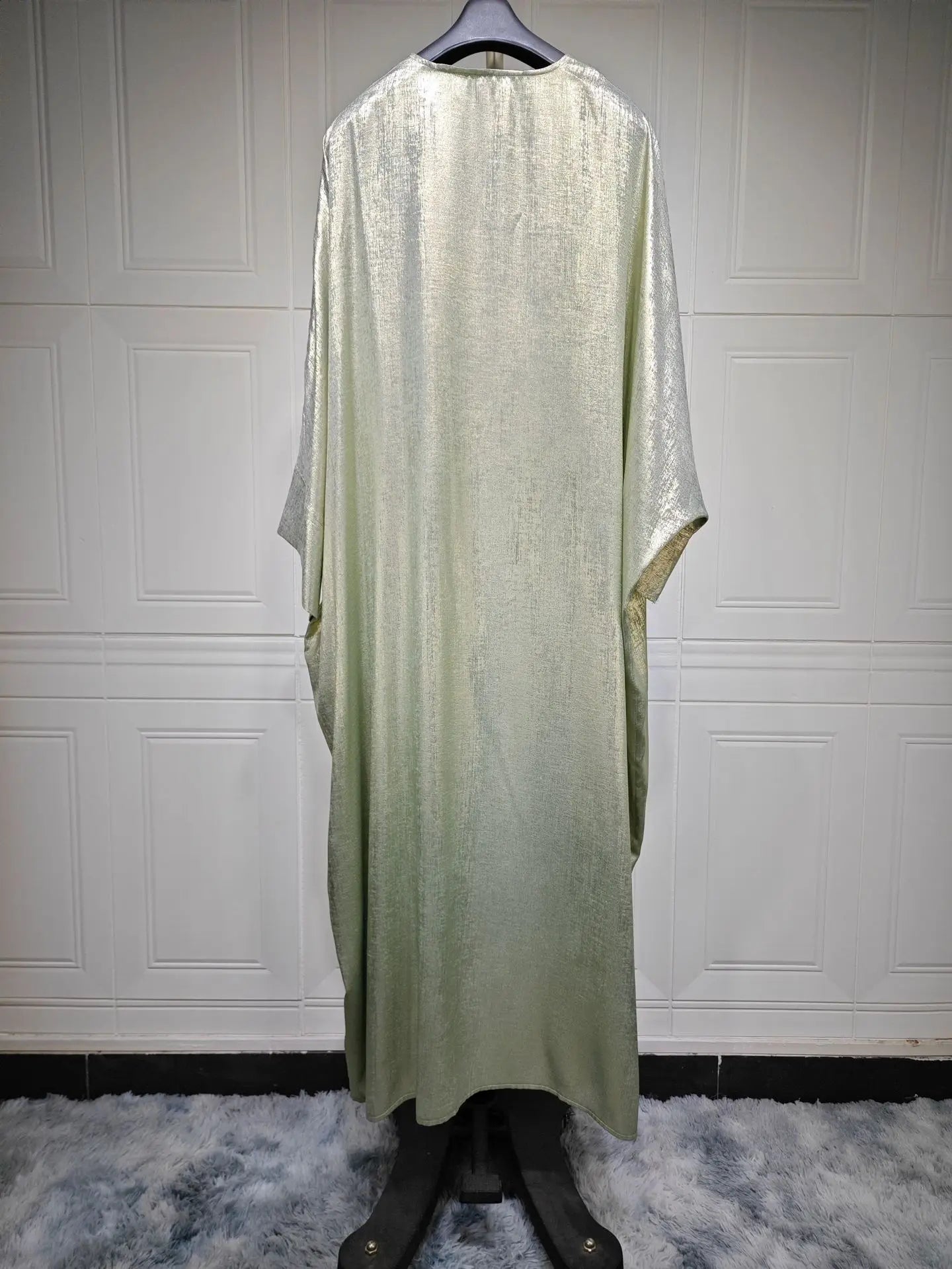Caftan Satiné Moderne – Élégance Modeste et Raffinée