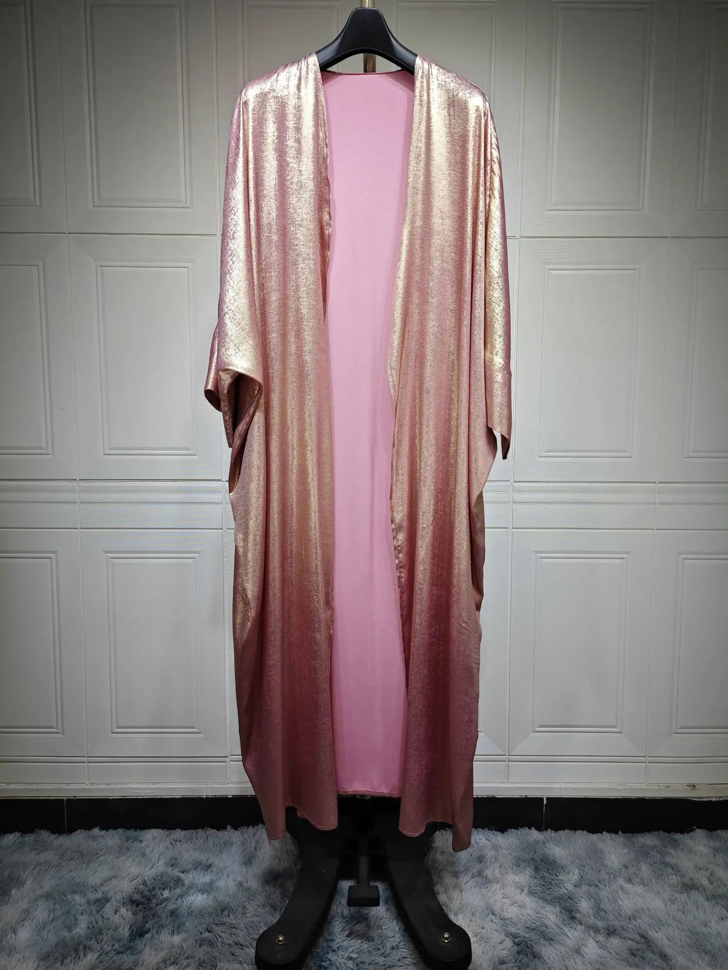 Caftan Satiné Moderne – Élégance Modeste et Raffinée
