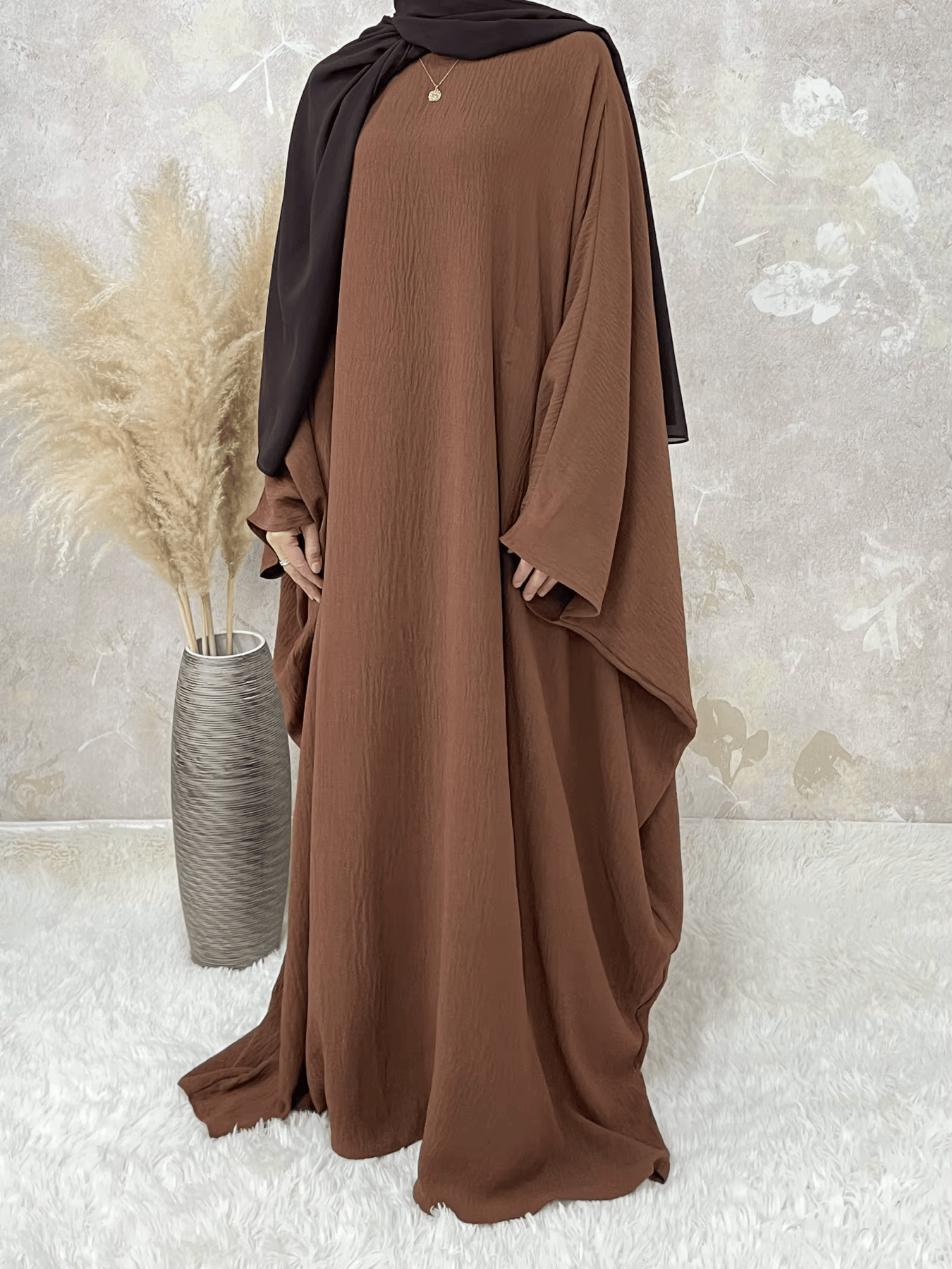 Abaya Saoudienne Manches Papillon – Élégance et Confort Absolu