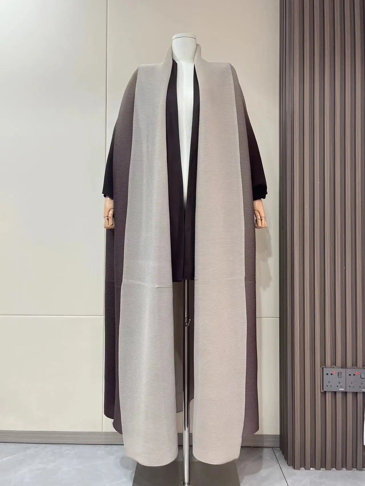 Abaya Kimono Dégradé – Élégance et Modernité au Féminin