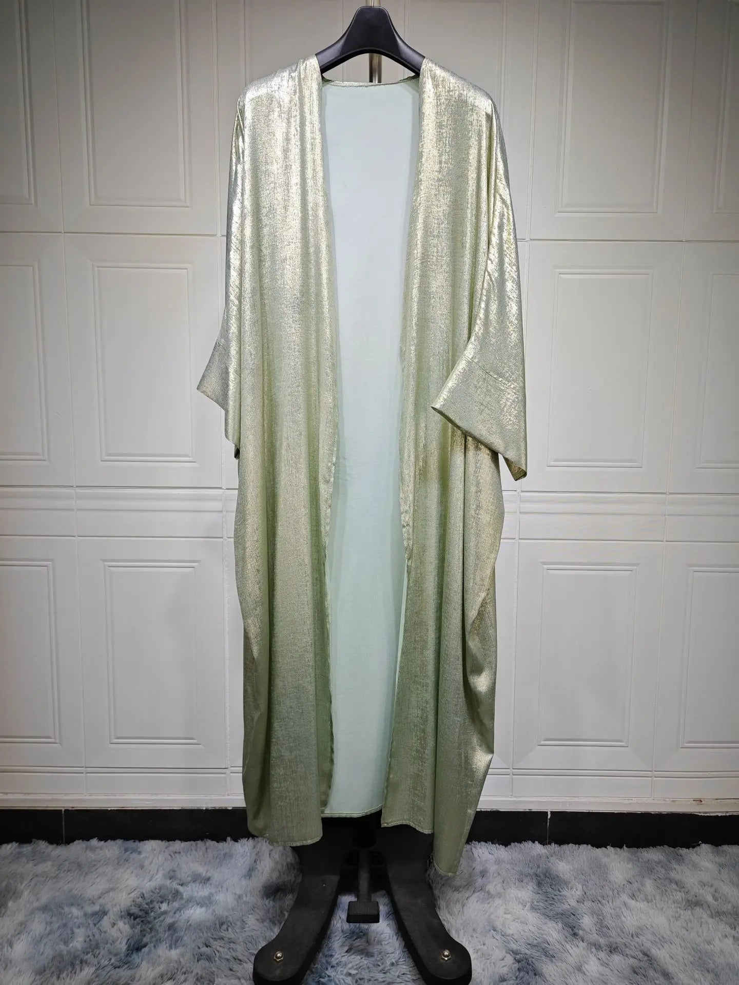 Caftan Satiné Moderne – Élégance Modeste et Raffinée
