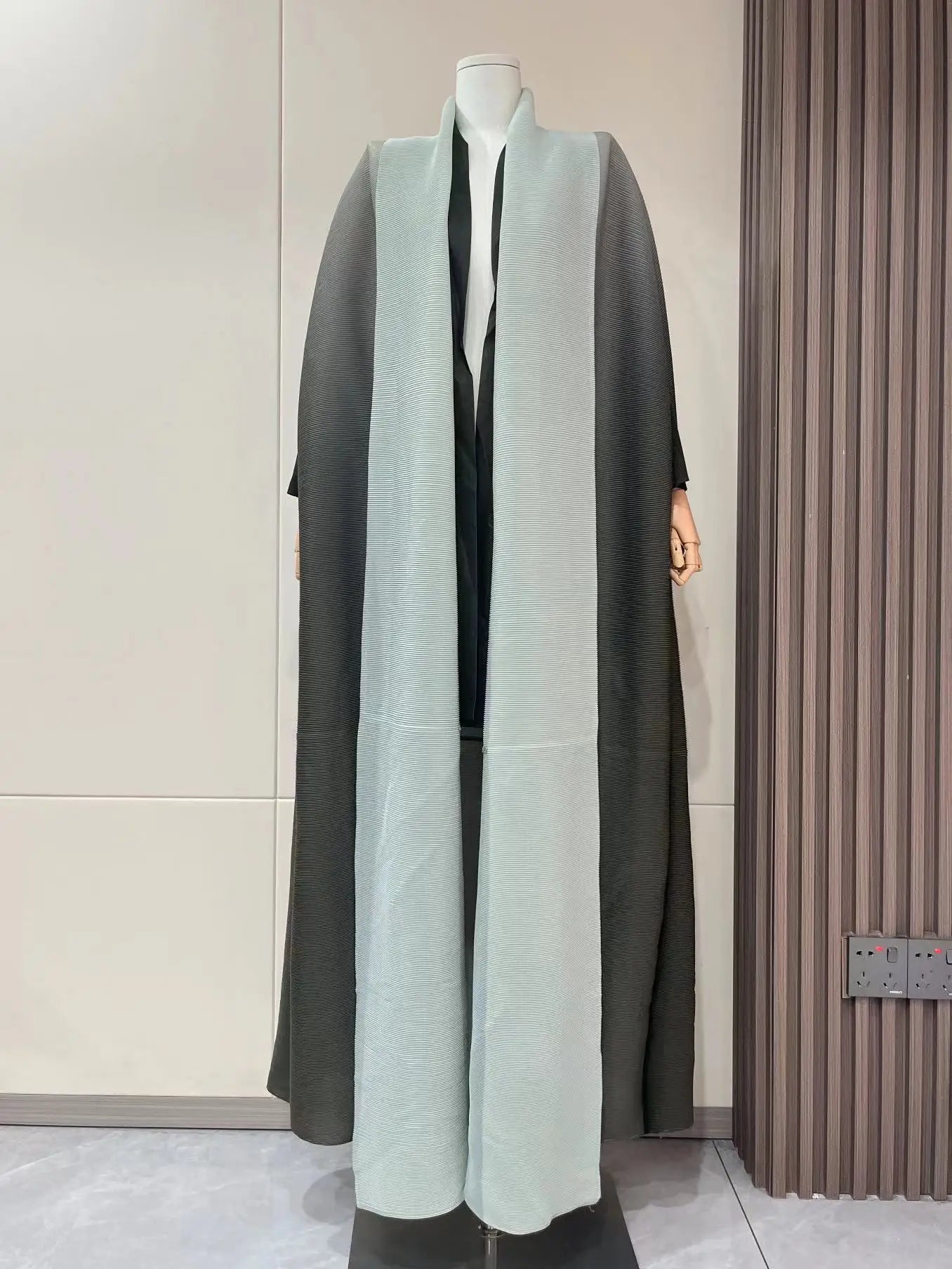 Abaya Kimono Dégradé – Élégance et Modernité au Féminin