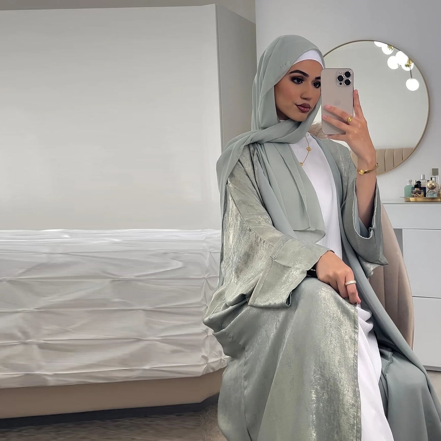 Caftan Satiné Moderne – Élégance Modeste et Raffinée