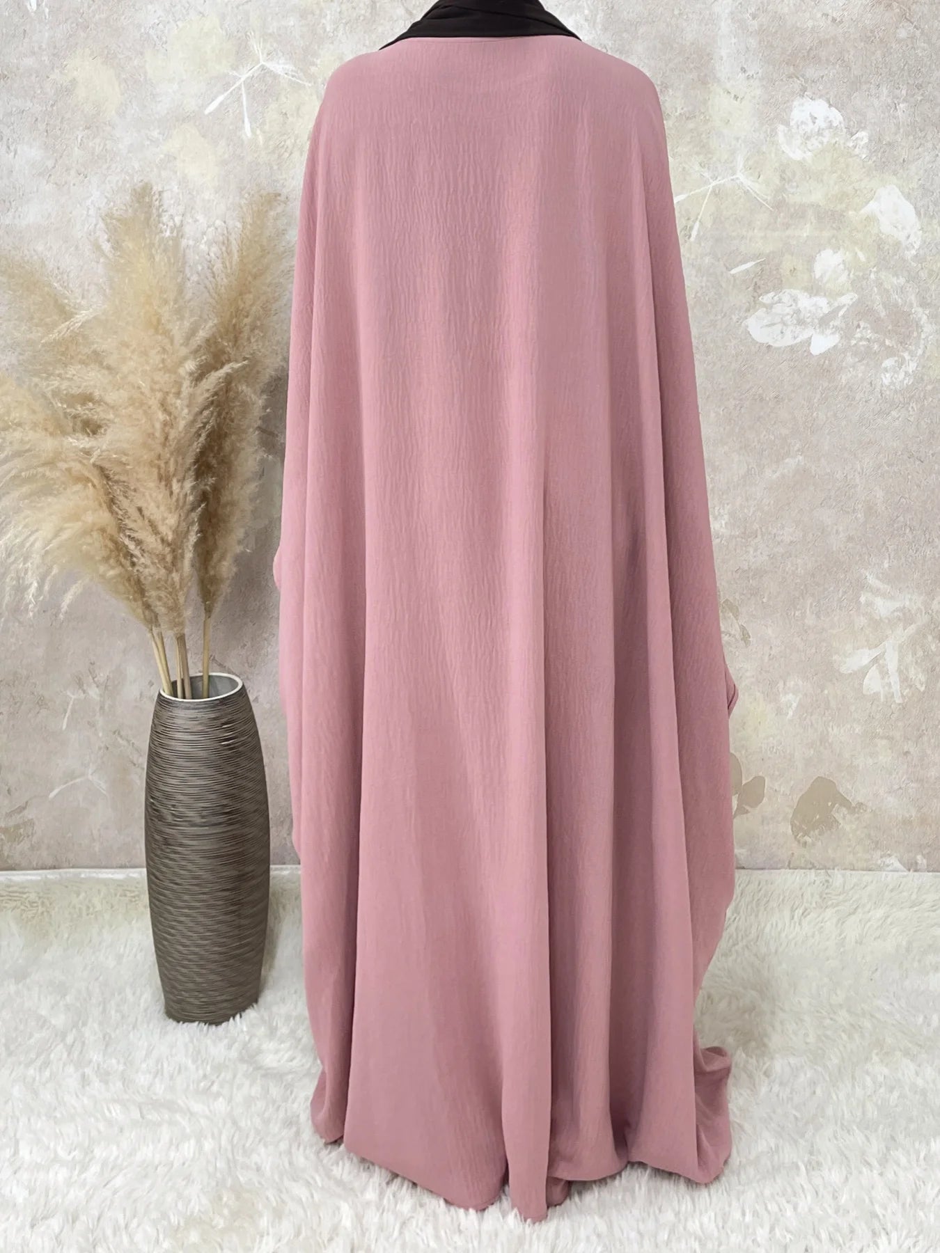 Abaya Saoudienne Rose Manches Papillon – Élégance et Confort Absolu