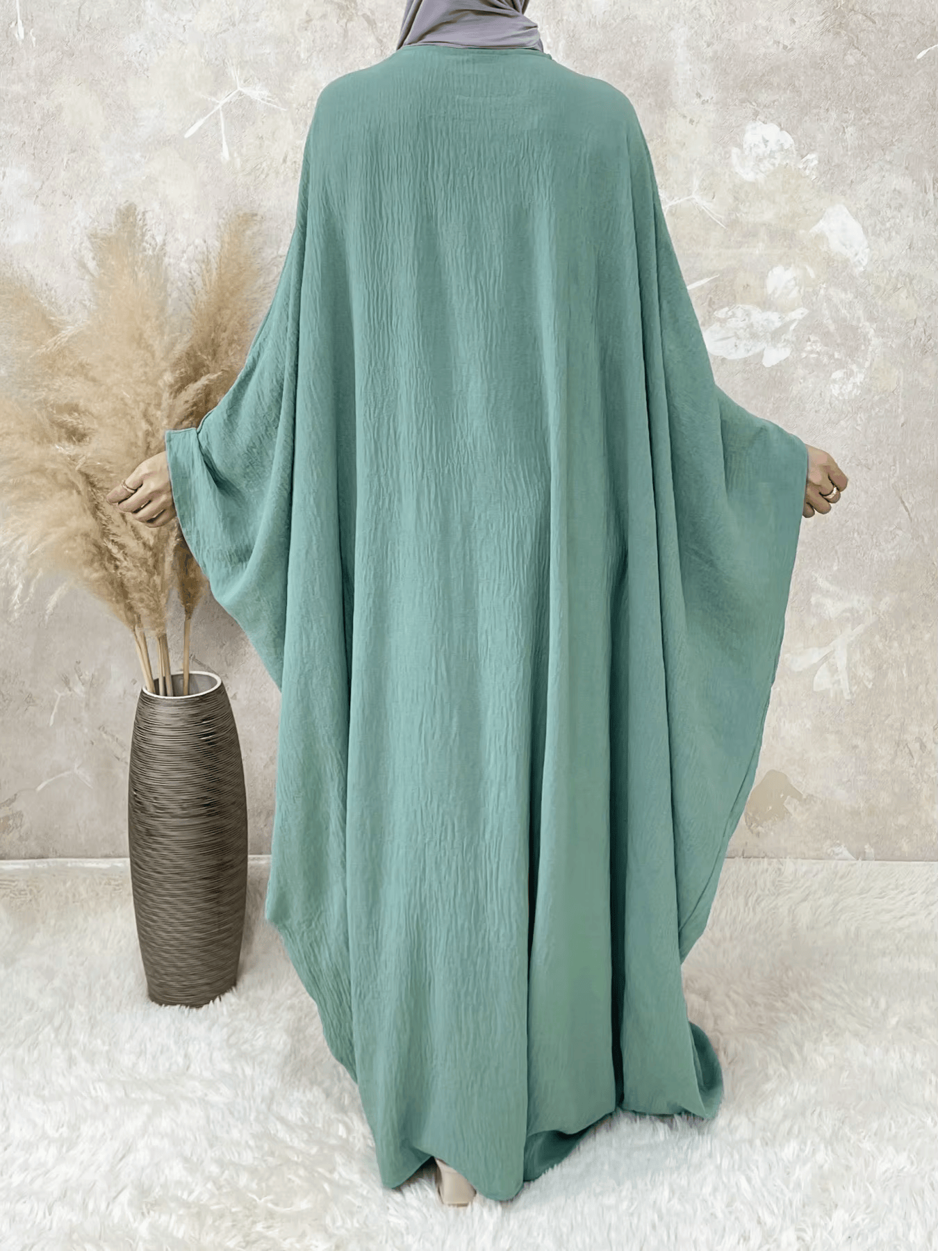 Abaya Saoudienne Verte Claire Manches Papillon – Élégance et Confort Absolu