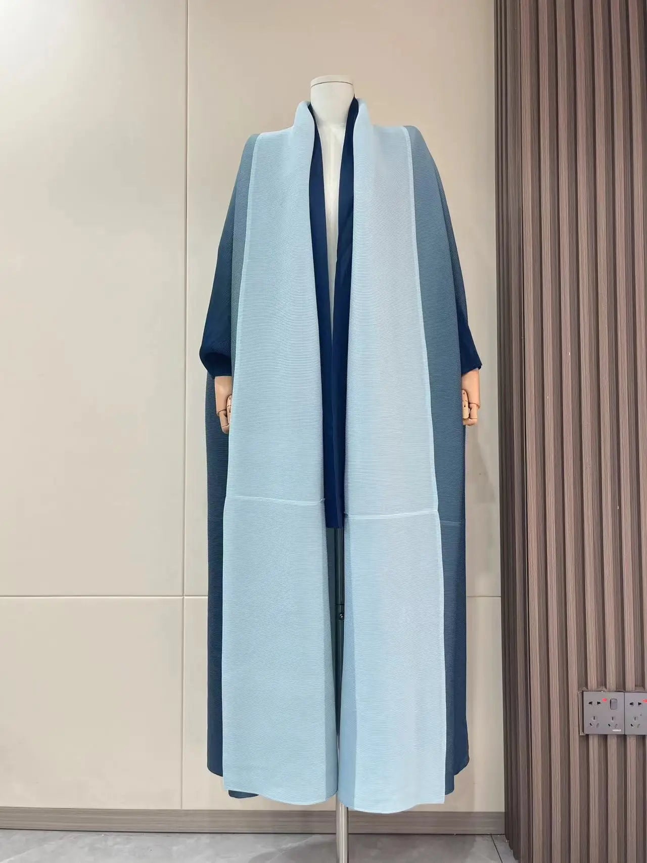 Abaya Kimono Dégradé – Élégance et Modernité au Féminin