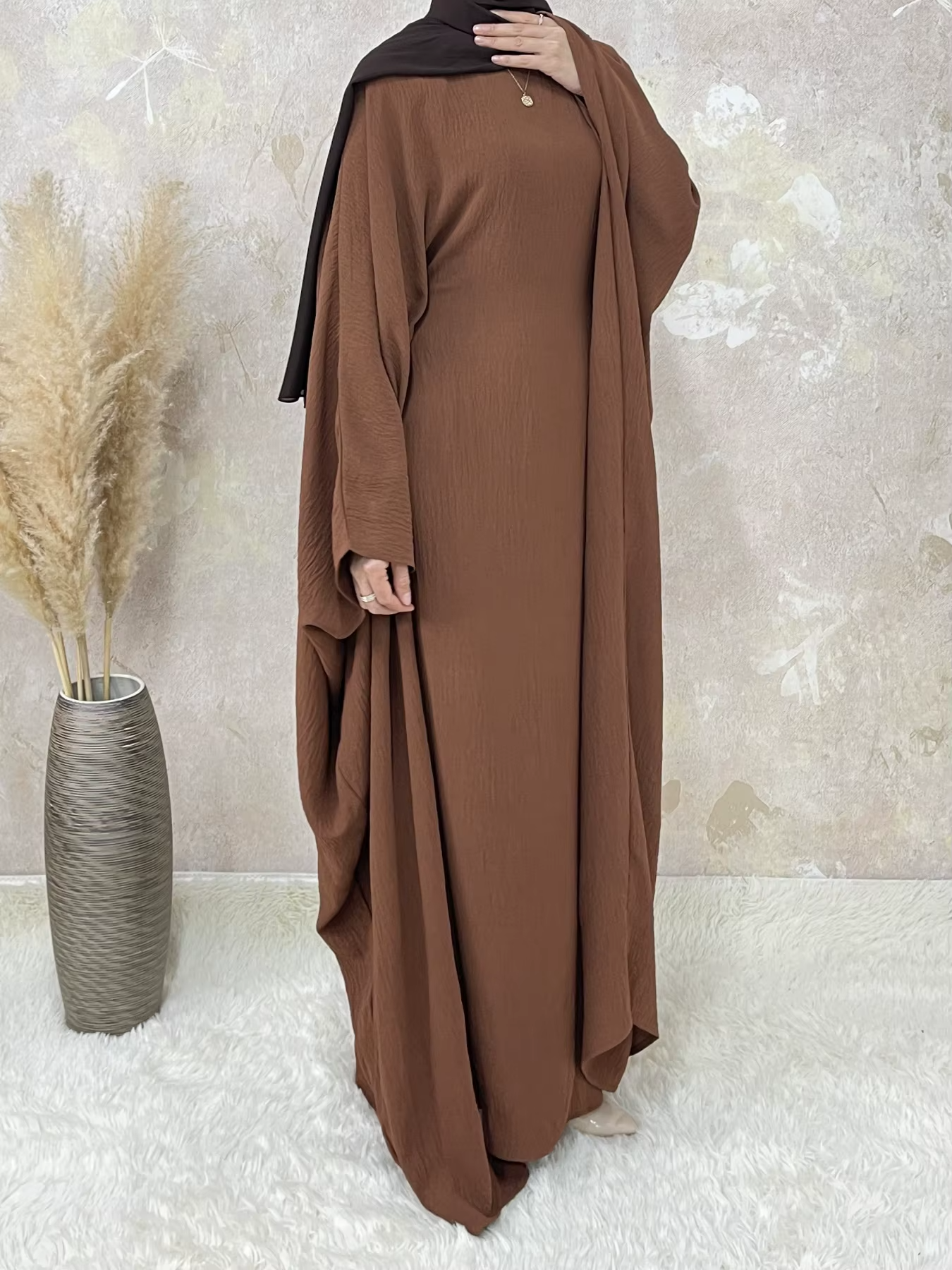 Abaya Saoudienne Manches Papillon – Élégance et Confort Absolu